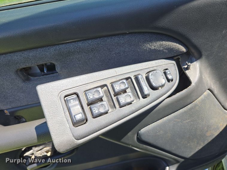 image for item DP6379 2003 Chevrolet Silverado 1500HD Crew Cab pickup truck