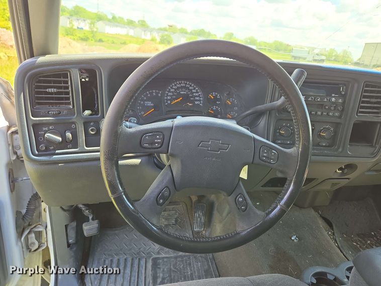 image for item DP6379 2003 Chevrolet Silverado 1500HD Crew Cab pickup truck