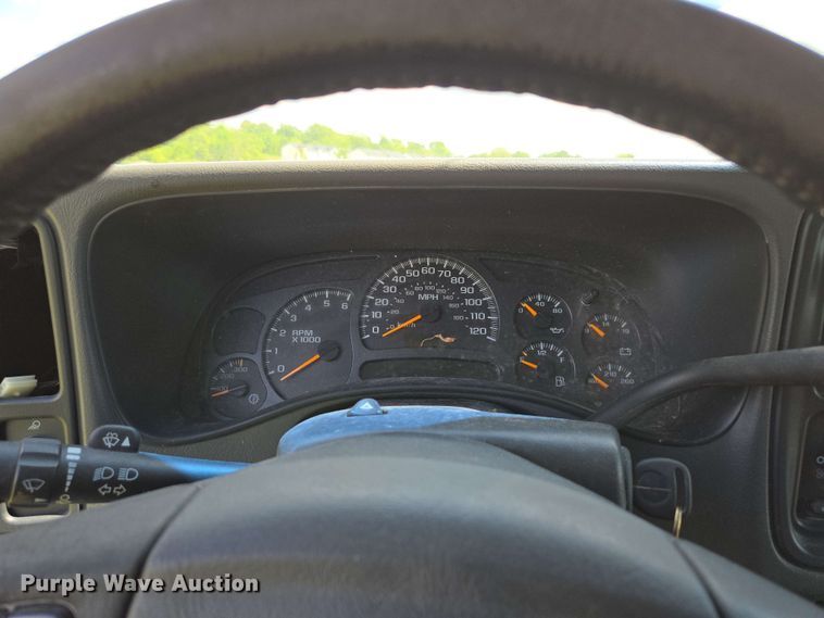 image for item DP6379 2003 Chevrolet Silverado 1500HD Crew Cab pickup truck