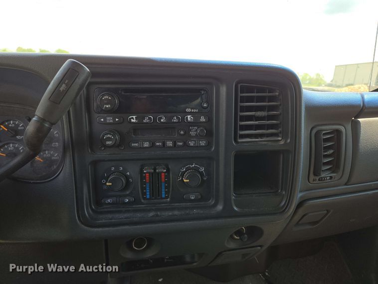 image for item DP6379 2003 Chevrolet Silverado 1500HD Crew Cab pickup truck