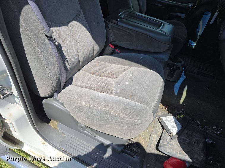 image for item DP6379 2003 Chevrolet Silverado 1500HD Crew Cab pickup truck