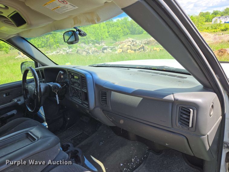 image for item DP6379 2003 Chevrolet Silverado 1500HD Crew Cab pickup truck