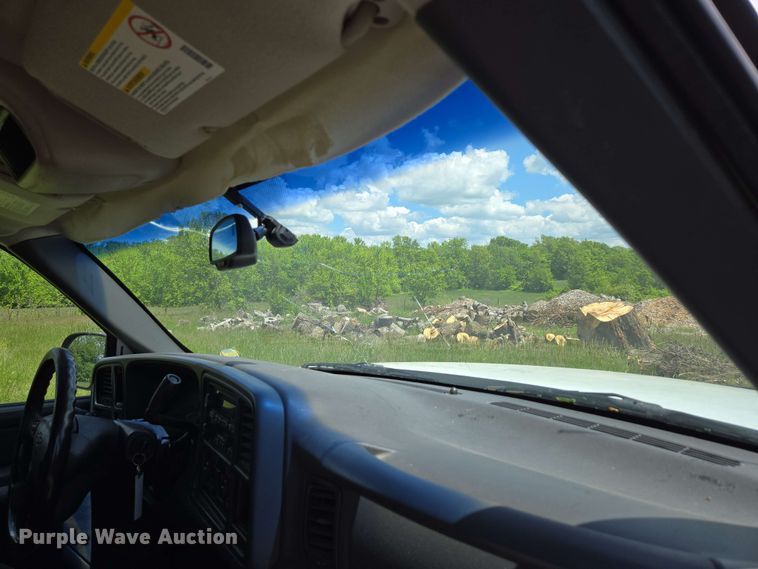 image for item DP6379 2003 Chevrolet Silverado 1500HD Crew Cab pickup truck