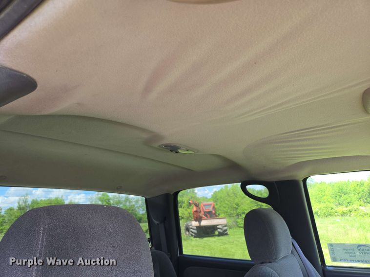 image for item DP6379 2003 Chevrolet Silverado 1500HD Crew Cab pickup truck