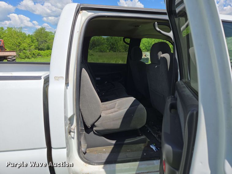 image for item DP6379 2003 Chevrolet Silverado 1500HD Crew Cab pickup truck