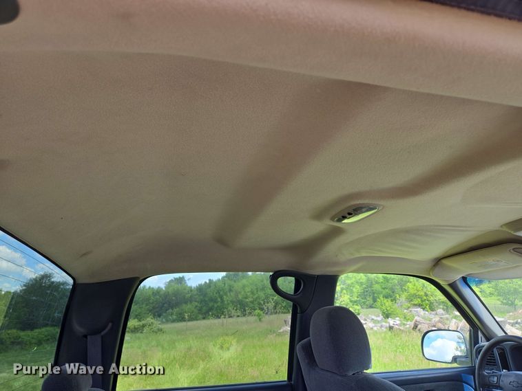 image for item DP6379 2003 Chevrolet Silverado 1500HD Crew Cab pickup truck