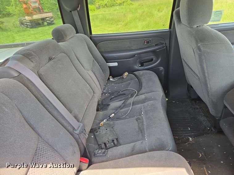 image for item DP6379 2003 Chevrolet Silverado 1500HD Crew Cab pickup truck