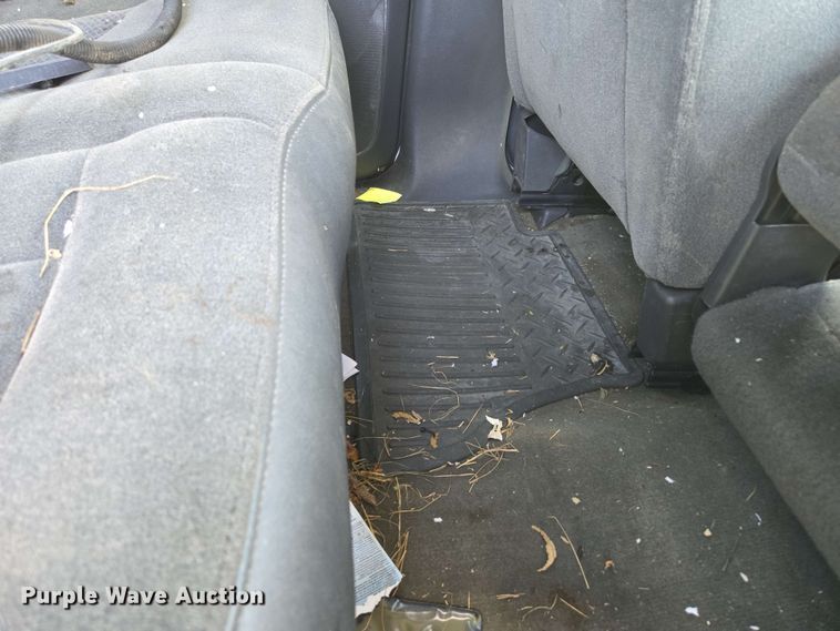 image for item DP6379 2003 Chevrolet Silverado 1500HD Crew Cab pickup truck