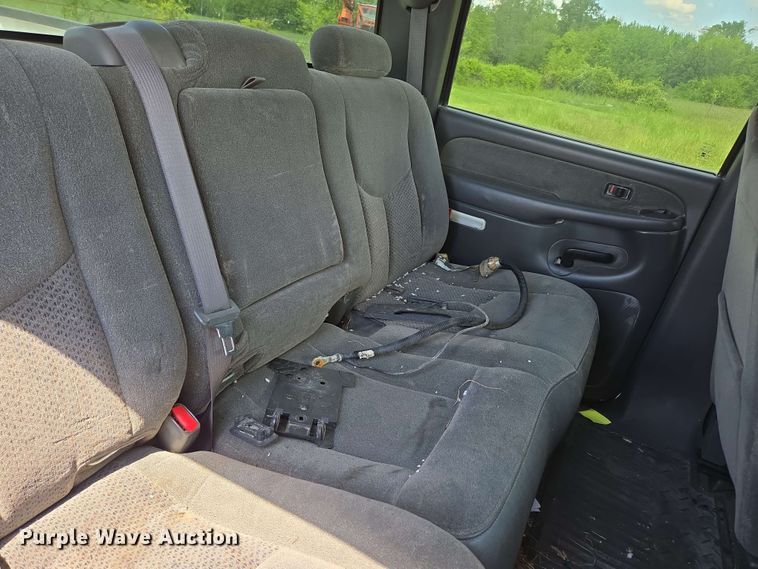 image for item DP6379 2003 Chevrolet Silverado 1500HD Crew Cab pickup truck