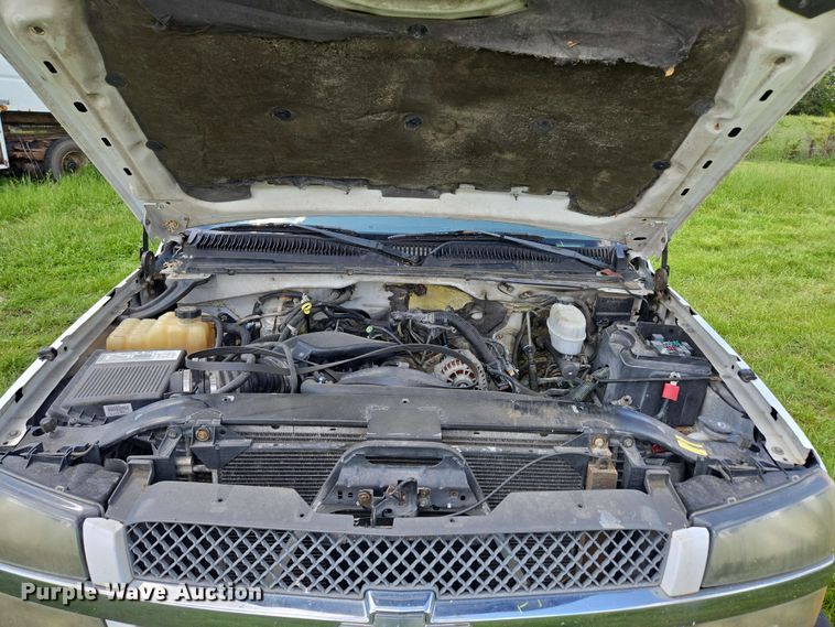 image for item DP6379 2003 Chevrolet Silverado 1500HD Crew Cab pickup truck