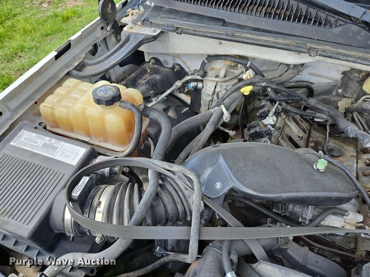 image for item DP6379 2003 Chevrolet Silverado 1500HD Crew Cab pickup truck