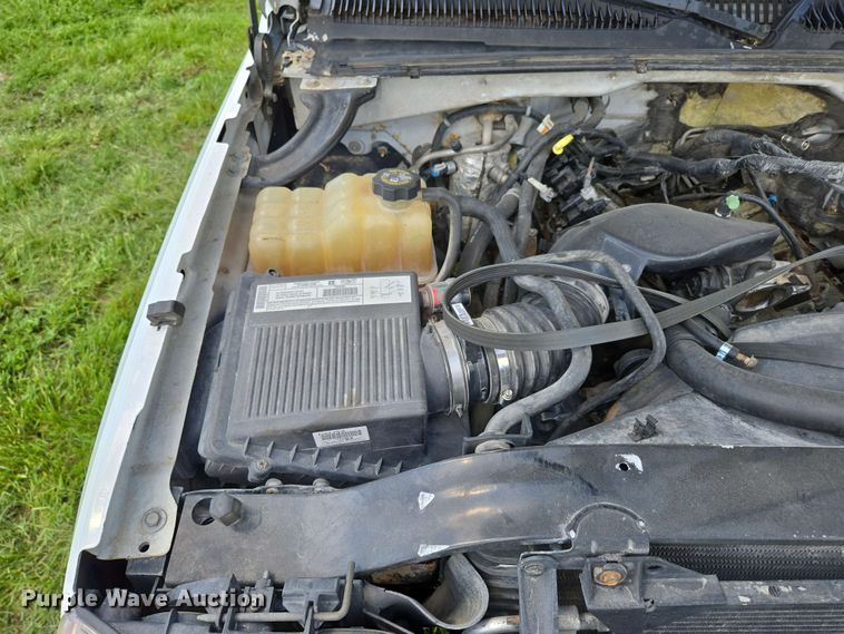 image for item DP6379 2003 Chevrolet Silverado 1500HD Crew Cab pickup truck