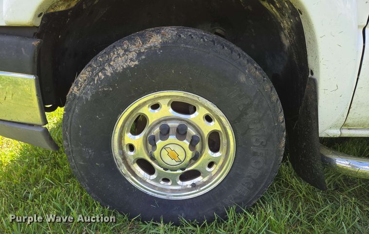 image for item DP6379 2003 Chevrolet Silverado 1500HD Crew Cab pickup truck