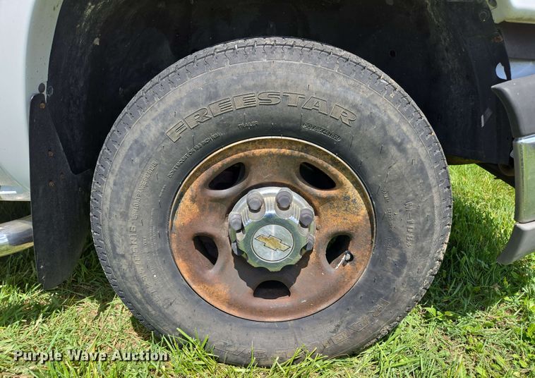 image for item DP6379 2003 Chevrolet Silverado 1500HD Crew Cab pickup truck