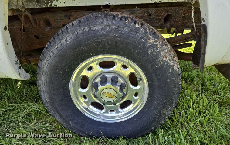 image for item DP6379 2003 Chevrolet Silverado 1500HD Crew Cab pickup truck