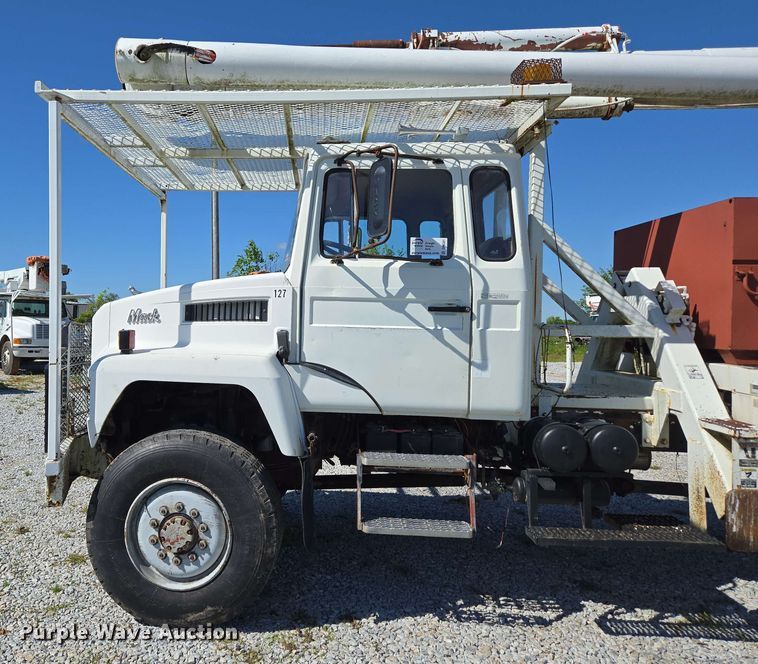 image for item DP6381 1987 Mack CS300P bucket truck