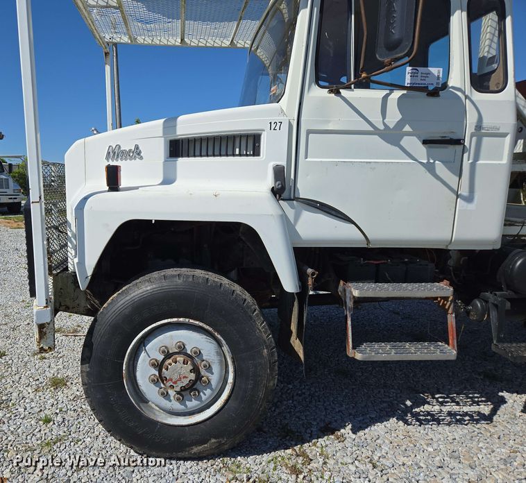 image for item DP6381 1987 Mack CS300P bucket truck