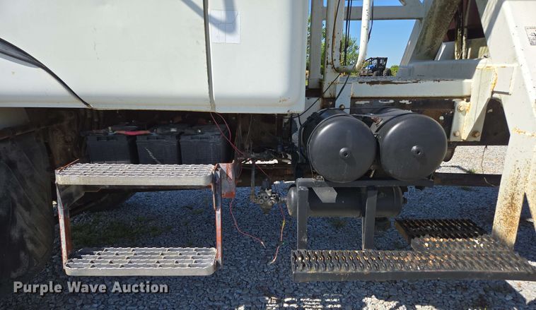 image for item DP6381 1987 Mack CS300P bucket truck