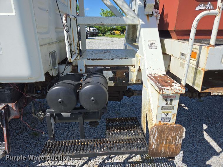 image for item DP6381 1987 Mack CS300P bucket truck