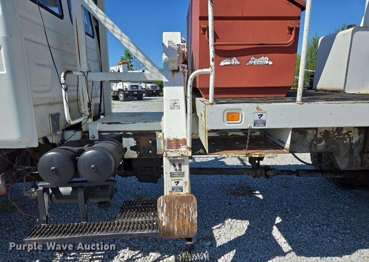 image for item DP6381 1987 Mack CS300P bucket truck