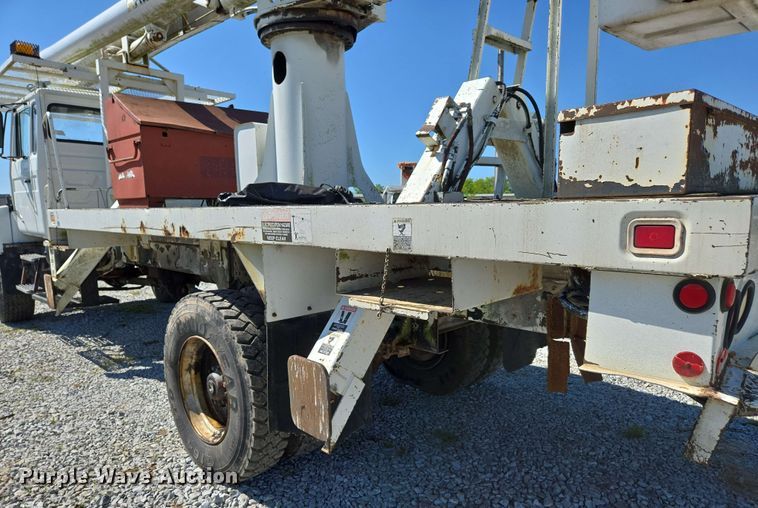 image for item DP6381 1987 Mack CS300P bucket truck