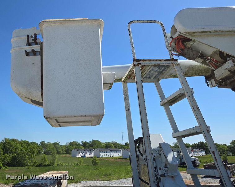 image for item DP6381 1987 Mack CS300P bucket truck