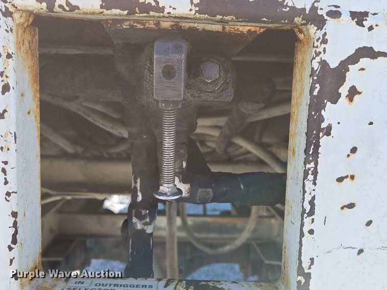 image for item DP6381 1987 Mack CS300P bucket truck