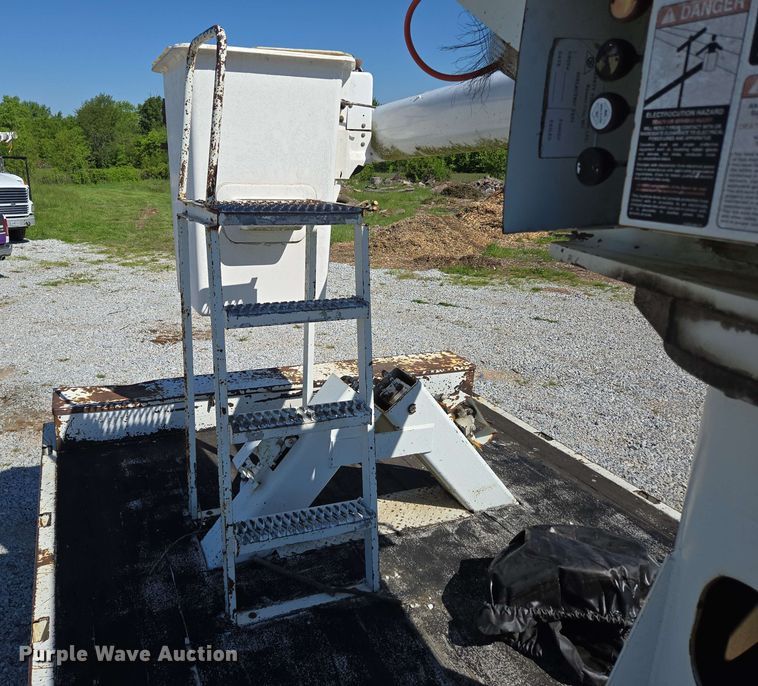 image for item DP6381 1987 Mack CS300P bucket truck
