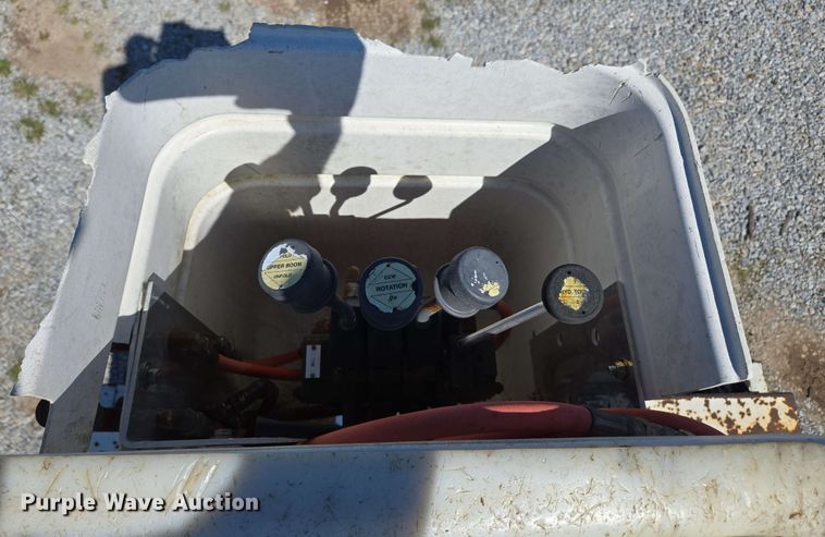 image for item DP6381 1987 Mack CS300P bucket truck