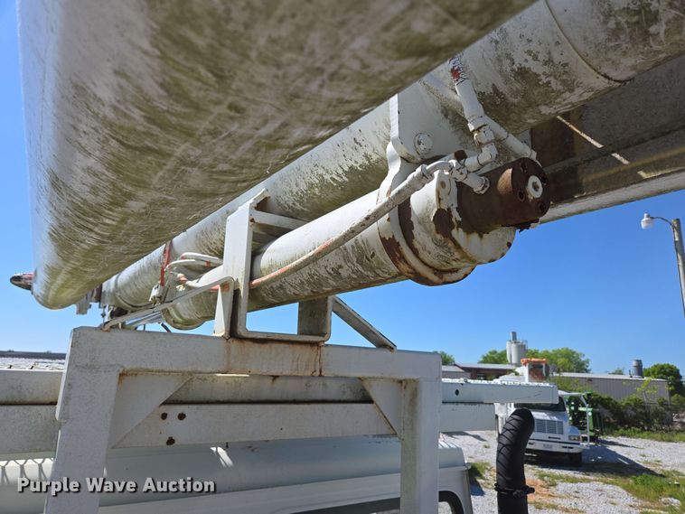 image for item DP6381 1987 Mack CS300P bucket truck