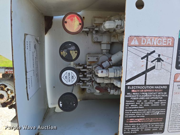 image for item DP6381 1987 Mack CS300P bucket truck