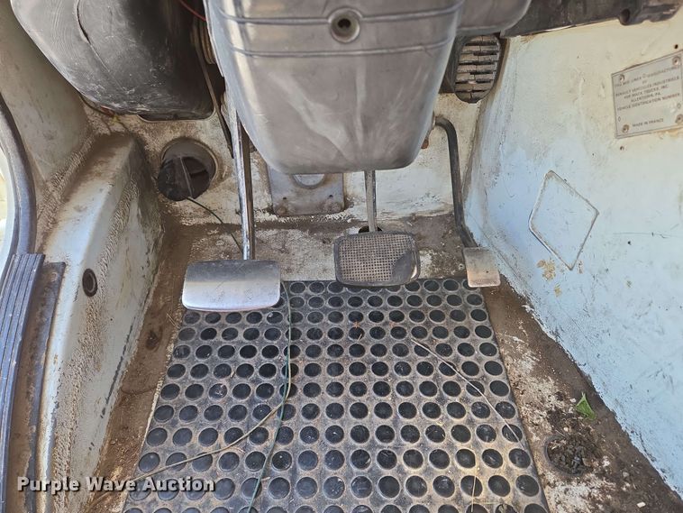 image for item DP6381 1987 Mack CS300P bucket truck