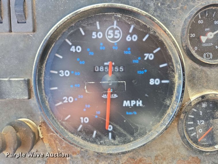 image for item DP6381 1987 Mack CS300P bucket truck