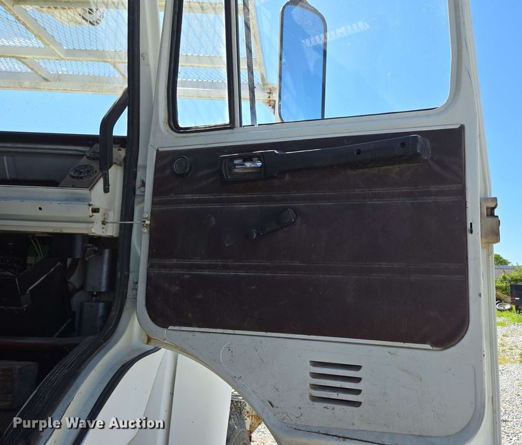 image for item DP6381 1987 Mack CS300P bucket truck