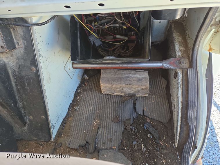 image for item DP6381 1987 Mack CS300P bucket truck