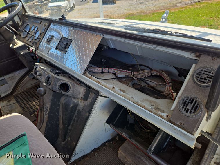 image for item DP6381 1987 Mack CS300P bucket truck