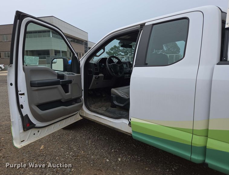 image for item DP6407 2016 Ford F150 SuperCab pickup truck