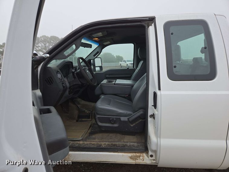 image for item DP6408 2011 Ford F250 Super Duty utility bed pickup truck