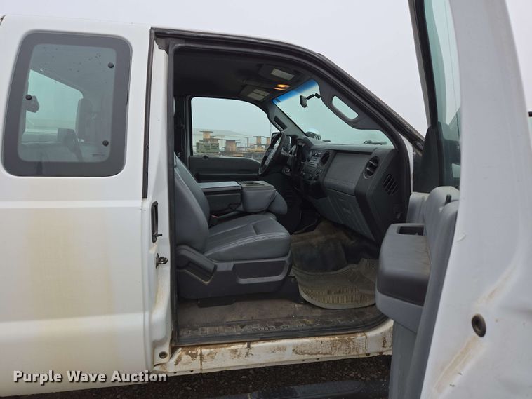 image for item DP6408 2011 Ford F250 Super Duty utility bed pickup truck