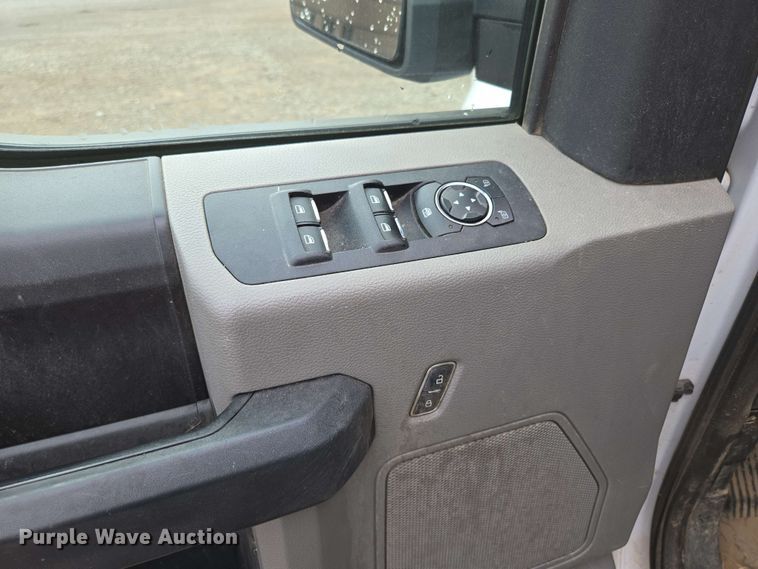 image for item DP6410 2016 Ford F150 XL SuperCab pickup truck