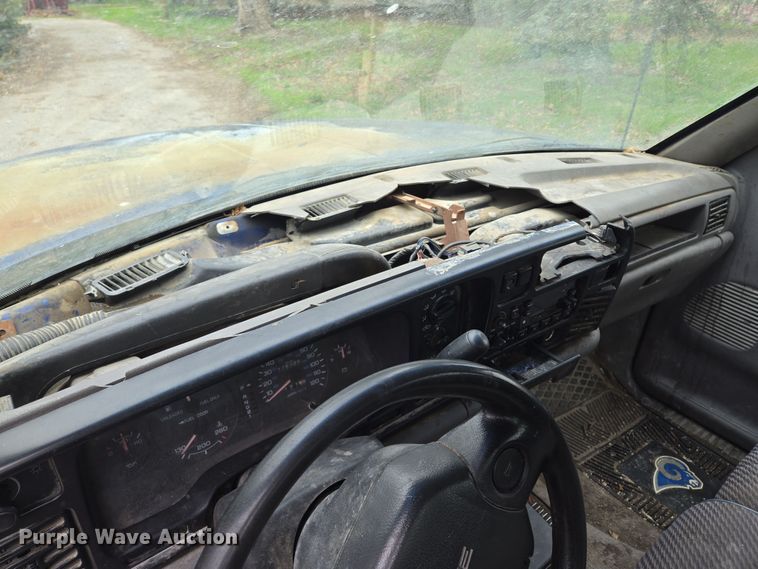 image for item DP6679 1994 Dodge Ram 1500 pickup truck