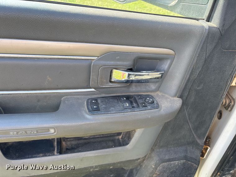 image for item DS3666 2014 Dodge Ram 5500HD utility / service truck