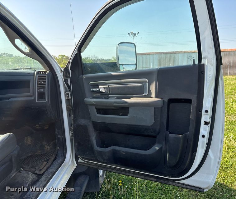 image for item DS3666 2014 Dodge Ram 5500HD utility / service truck