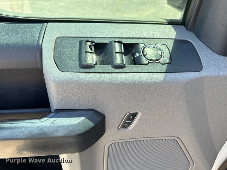 image for item DS3694 2020 Ford F250 Super Duty SuperCab pickup truck