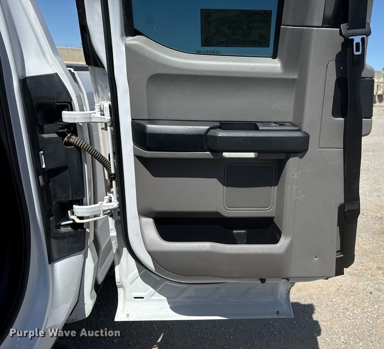 image for item DS3694 2020 Ford F250 Super Duty SuperCab pickup truck