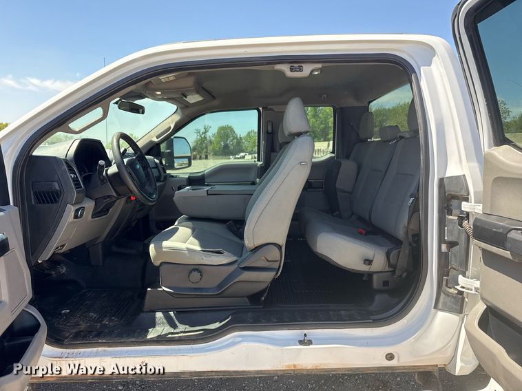 image for item DS3694 2020 Ford F250 Super Duty SuperCab pickup truck