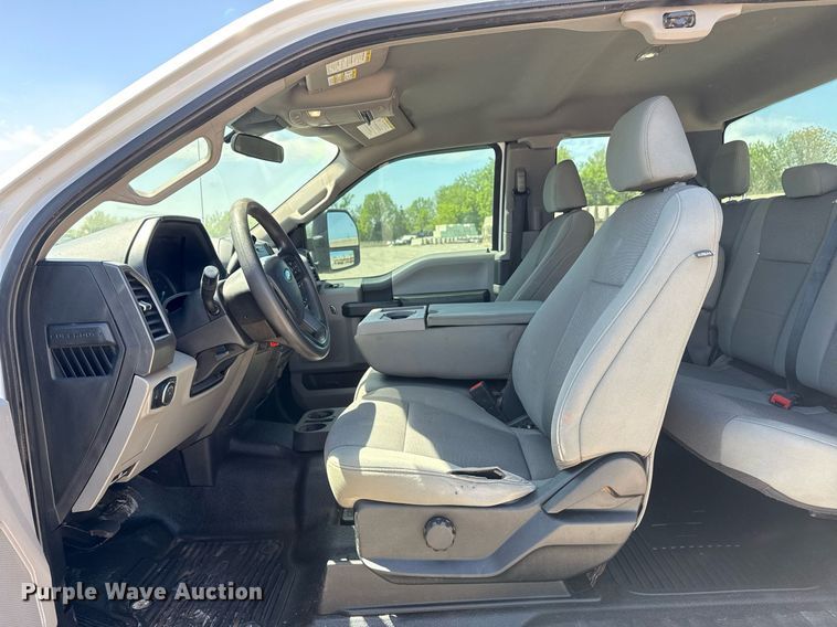 image for item DS3694 2020 Ford F250 Super Duty SuperCab pickup truck