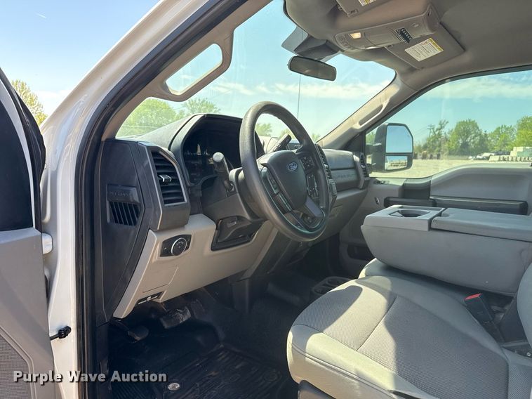 image for item DS3694 2020 Ford F250 Super Duty SuperCab pickup truck