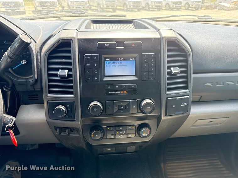 image for item DS3694 2020 Ford F250 Super Duty SuperCab pickup truck