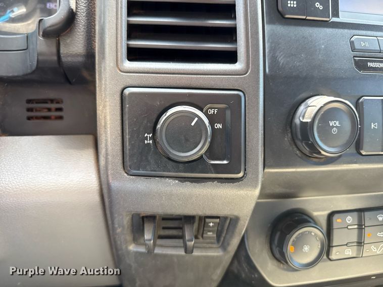 image for item DS3694 2020 Ford F250 Super Duty SuperCab pickup truck